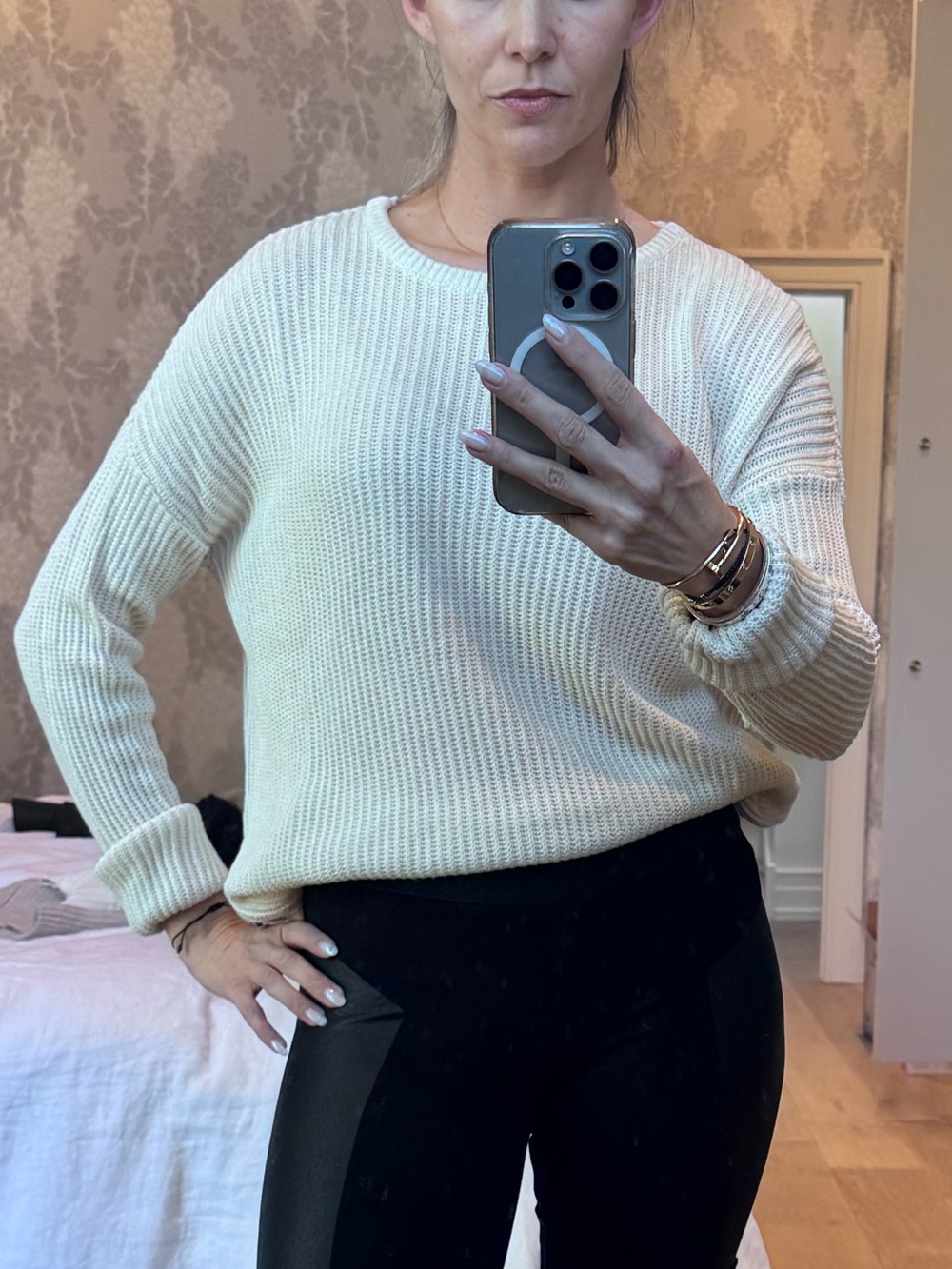 Brandy Melville Sweater in Cream